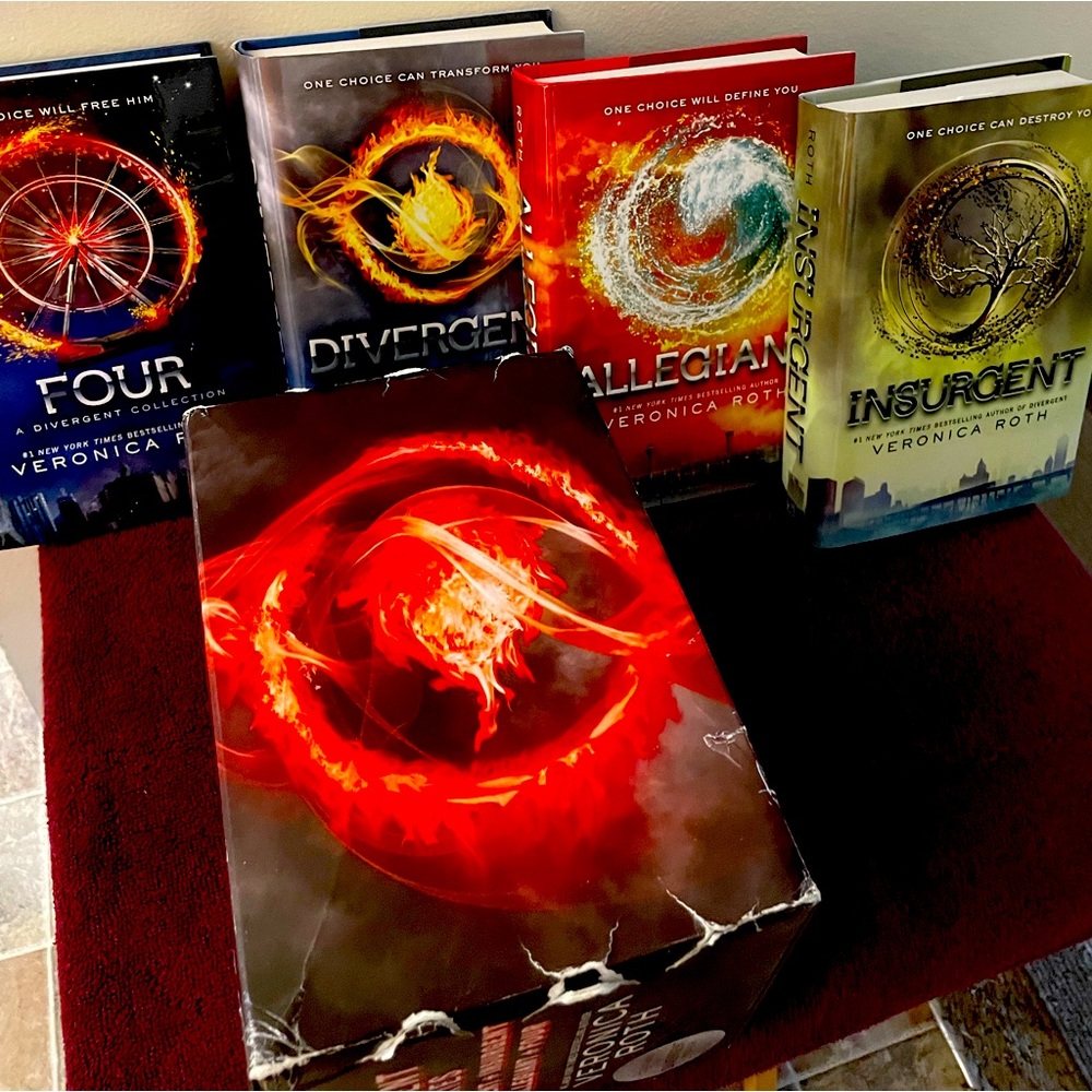 Divergent Series 4-hardcover book box set: Divergent, Four,Allegiant and Insurge